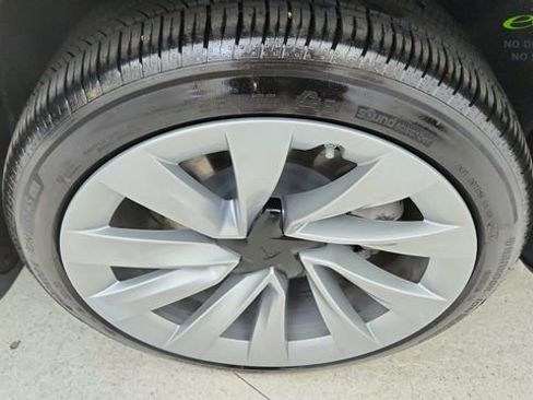 Used 2026 Tesla Model Y Long Range RWD image 57