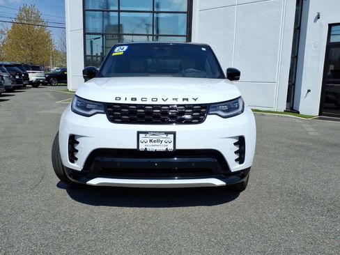 Used 2024 Land Rover Discovery Dynamic SE AWD/4WD image 2