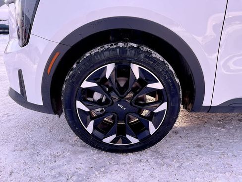 Certified 2025 Kia Sorento EX w/ Panoramic Sunroof Package image 10