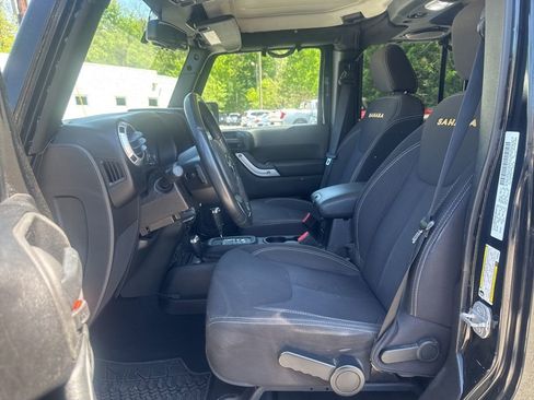 Used 2013 Jeep Wrangler Unlimited Sahara w/ Connectivity Group image 18