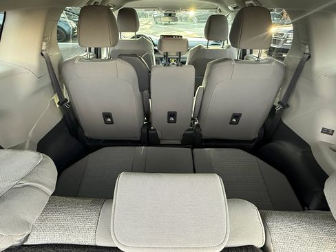 Used 2021 Toyota Sienna LE AWD/4WD image 18