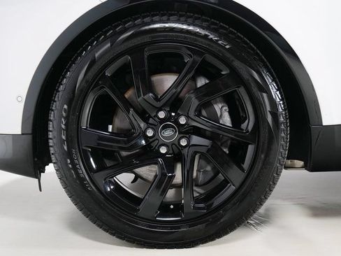 Certified 2025 Land Rover Discovery Dynamic SE AWD/4WD image 9
