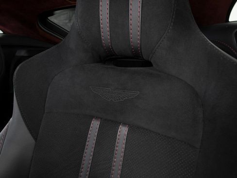 Used 2022 Aston Martin V8 Vantage Coupe image 22