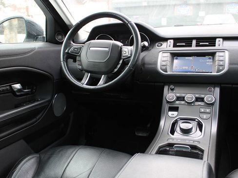 Used 2018 Land Rover Range Rover Evoque SE Premium image 11