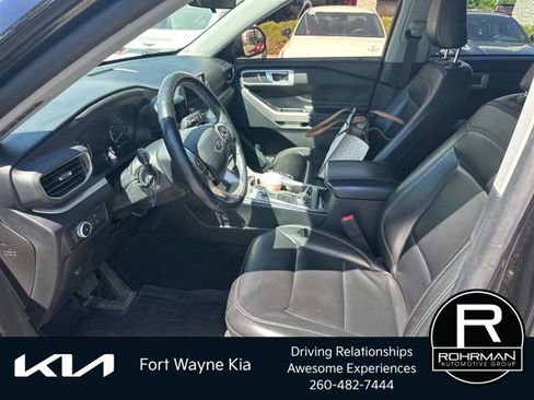 Used 2021 Ford Explorer XLT w/ Equipment Group 202A AWD/4WD image 11
