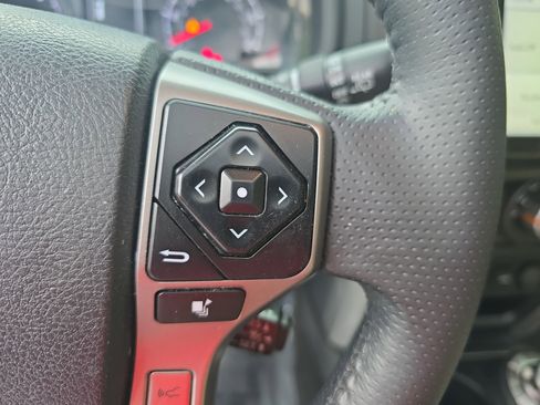 Used 2020 Toyota 4Runner SR5 Premium w/ Moonroof Package AWD/4WD image 18
