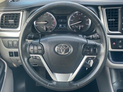 Used 2015 Toyota Highlander Plus FWD image 12