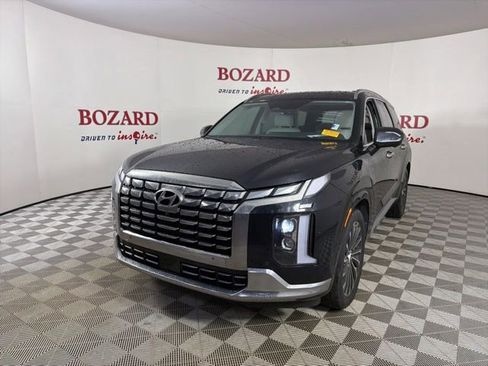 Used 2023 Hyundai Palisade Calligraphy FWD image 2