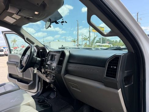 Used 2017 Ford F550 2WD Regular Cab Super Duty image 23