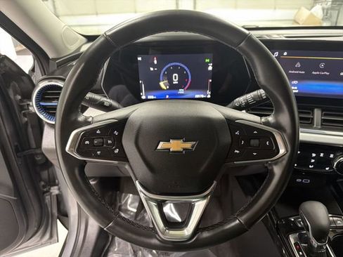 Certified 2025 Chevrolet Trax LT w/ LT Convenience Package FWD image 28