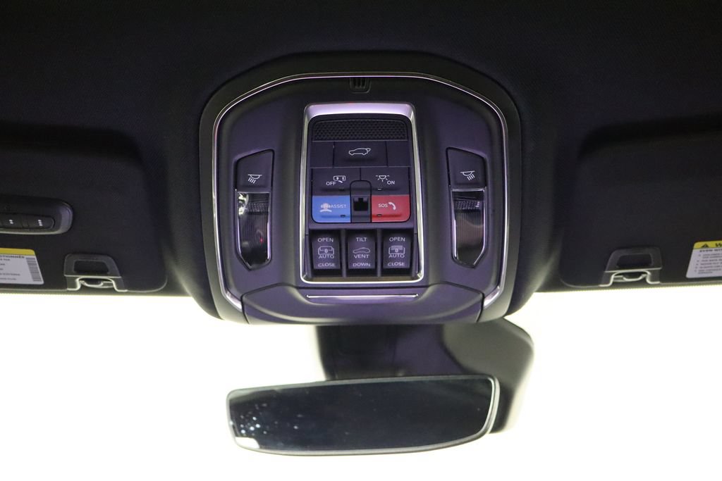 Used 2025 Jeep Grand Cherokee Summit AWD/4WD image 28