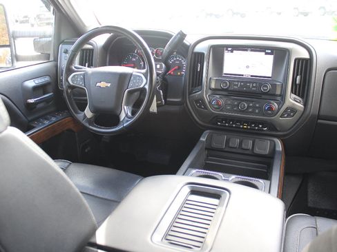 Used 2019 Chevrolet Silverado 2500 High Country w/ Duramax Plus Package image 16