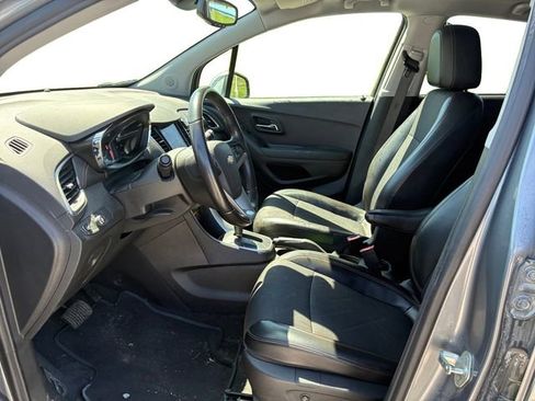 Used 2020 Chevrolet Trax LT w/ Driver Confidence Package FWD image 11