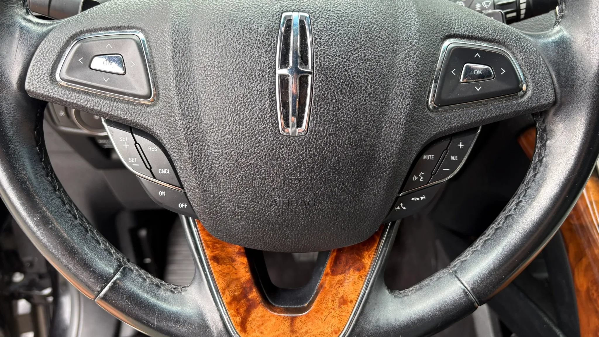 Used 2017 Lincoln MKX Reserve AWD/4WD image 18