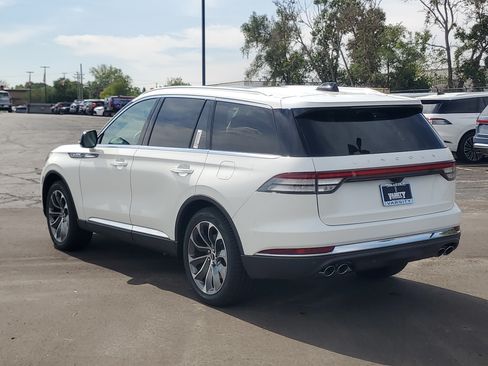 New 2027 Lincoln Aviator AWD image 3