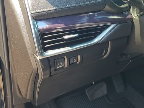 Used 2023 Cadillac XT4 Luxury w/ Cold Weather Package AWD/4WD image 15