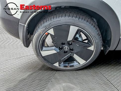 New 2025 Nissan Kicks SR w/ SR Premium Package AWD/4WD image 13