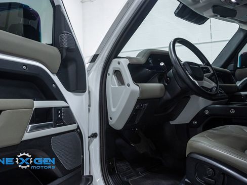 Used 2023 Land Rover Defender 110 S image 10