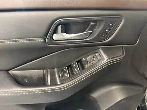Used 2023 Nissan Rogue SL w/ SL Premium Package FWD image 13