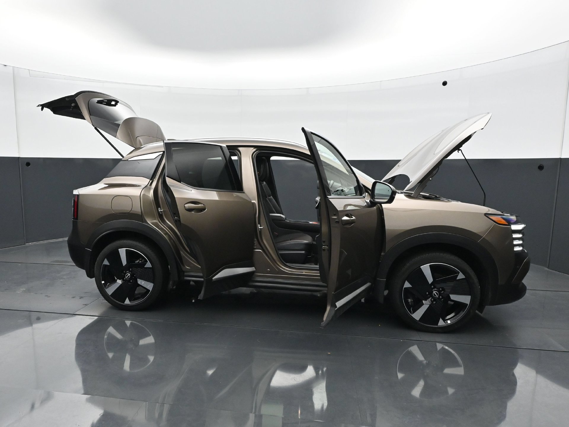 Used 2025 Nissan Kicks SR w/ SR Premium Package AWD/4WD image 35