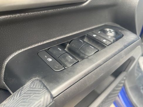 Used 2025 Toyota Tacoma TRD Sport AWD/4WD image 18
