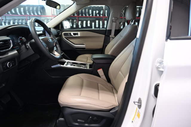 Used 2023 Ford Explorer XLT w/ Equipment Group 202A AWD/4WD image 10