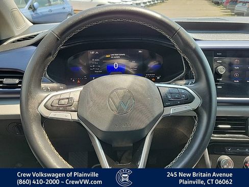Certified 2023 Volkswagen Taos SE w/ Panoramic Sunroof Package AWD/4WD image 5