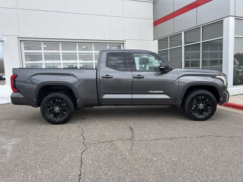 Used 2022 Toyota Tundra SR5 w/ SR5 Premium Package image 32