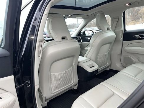 Used 2022 Volvo S60 B5 Momentum w/ Premium Package image 16