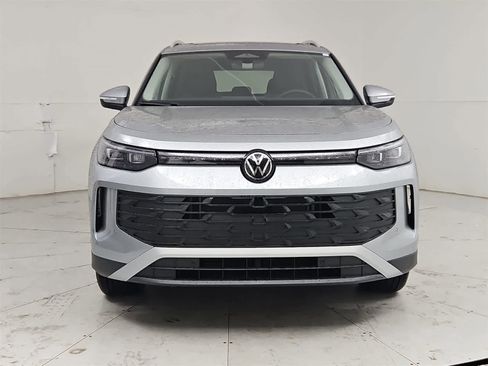 New 2025 Volkswagen Tiguan SE image 9