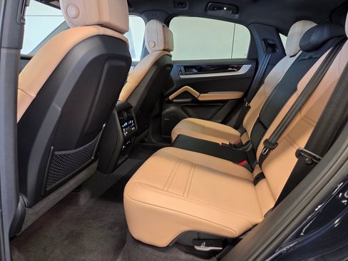 New 2026 Porsche Cayenne Coupe AWD/4WD image 11