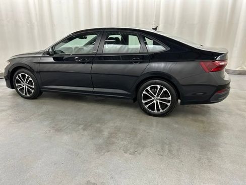 Used 2025 Volkswagen Jetta Sport FWD image 3