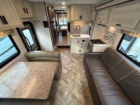 Used 2022 Ford E-450 and Econoline 450 Super Duty w/ Motorhome Prep Package image 17