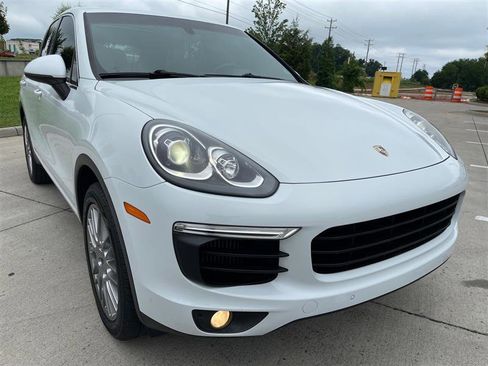 Used 2015 Porsche Cayenne S image 58