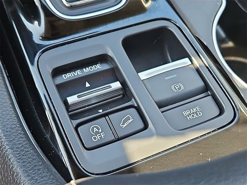 Certified 2025 Honda Pilot Touring image 21