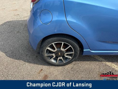 Used 2014 Chevrolet Spark LT FWD image 31