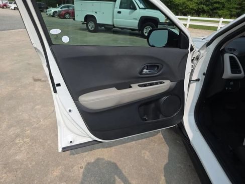 Used 2021 Honda HR-V LX image 31