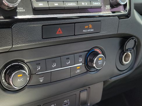 Used 2022 Nissan Frontier SV RWD image 11