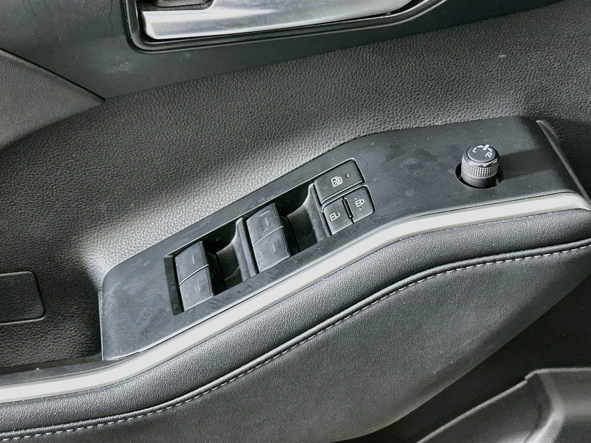 Used 2024 Toyota Highlander XLE AWD/4WD image 15