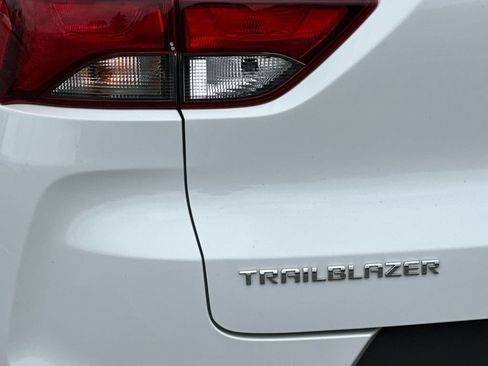 Used 2023 Chevrolet TrailBlazer LT w/ Convenience Package FWD image 25