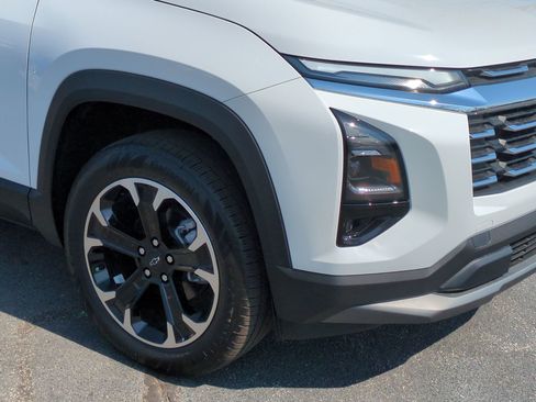 New 2026 Chevrolet Equinox LT FWD image 11