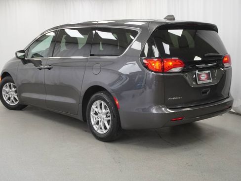 Used 2023 Chrysler Voyager LX image 13