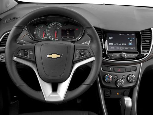 Used 2017 Chevrolet Trax LT FWD image 7