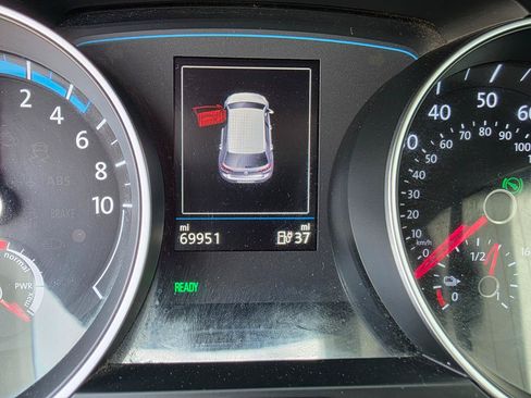 Used 2016 Volkswagen e-Golf SE w/ DC Fast Charging Package FWD image 39