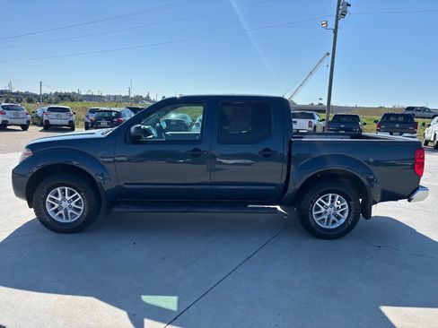 Used 2017 Nissan Frontier SV w/ SV Value Truck Package AWD/4WD image 8