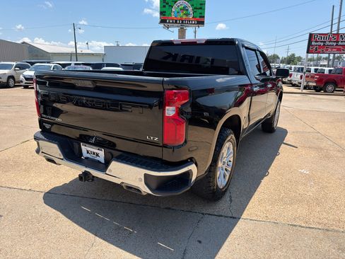 Used 2023 Chevrolet Silverado 1500 LTZ w/ Z71 Off-Road Package AWD/4WD image 5