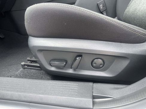 Used 2025 Nissan Rogue SV FWD image 15