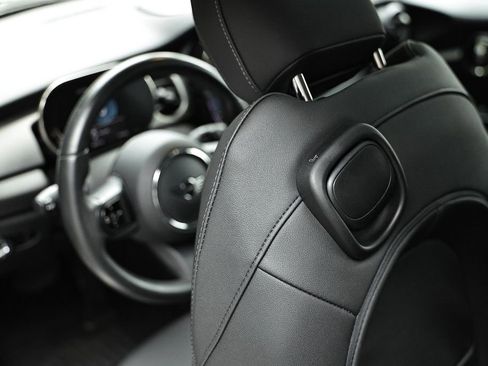 Used 2024 MINI Cooper 2-Door Hardtop FWD image 22