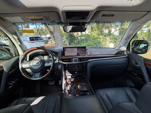 Used 2020 Lexus LX 570 4WD w/ Luxury Package image 37