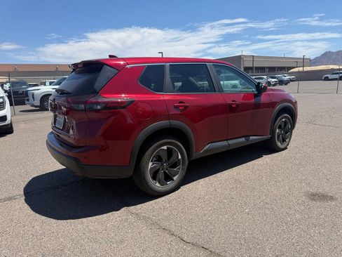 Used 2025 Nissan Rogue SV FWD image 4